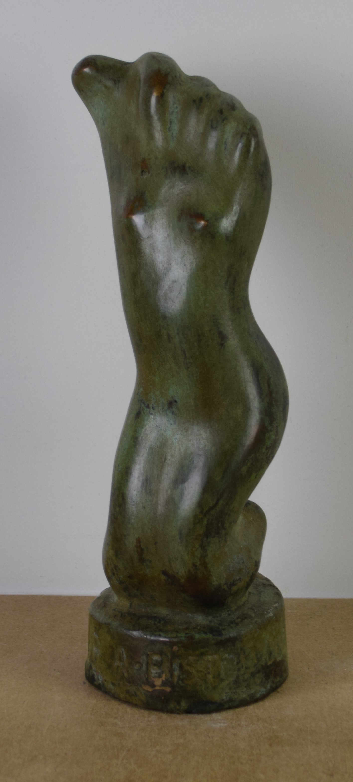 sculpture Le corp de femme au pied   nu,personnage  bronze  2ième moitié 20e siècle